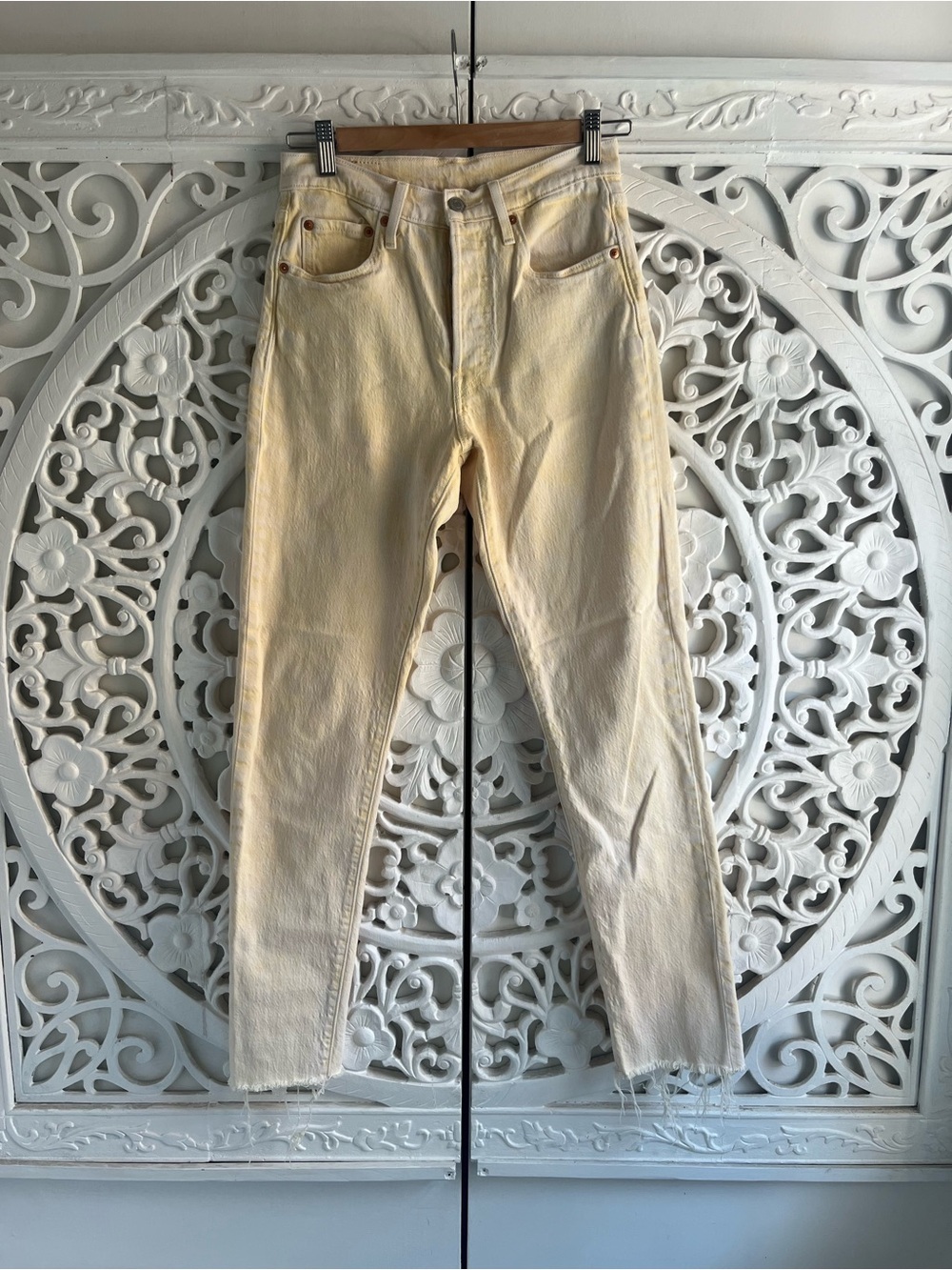 Levi’s 501 Skinny Jeans W25 L30 Butter Yellow Ecru Denim Raw Hem